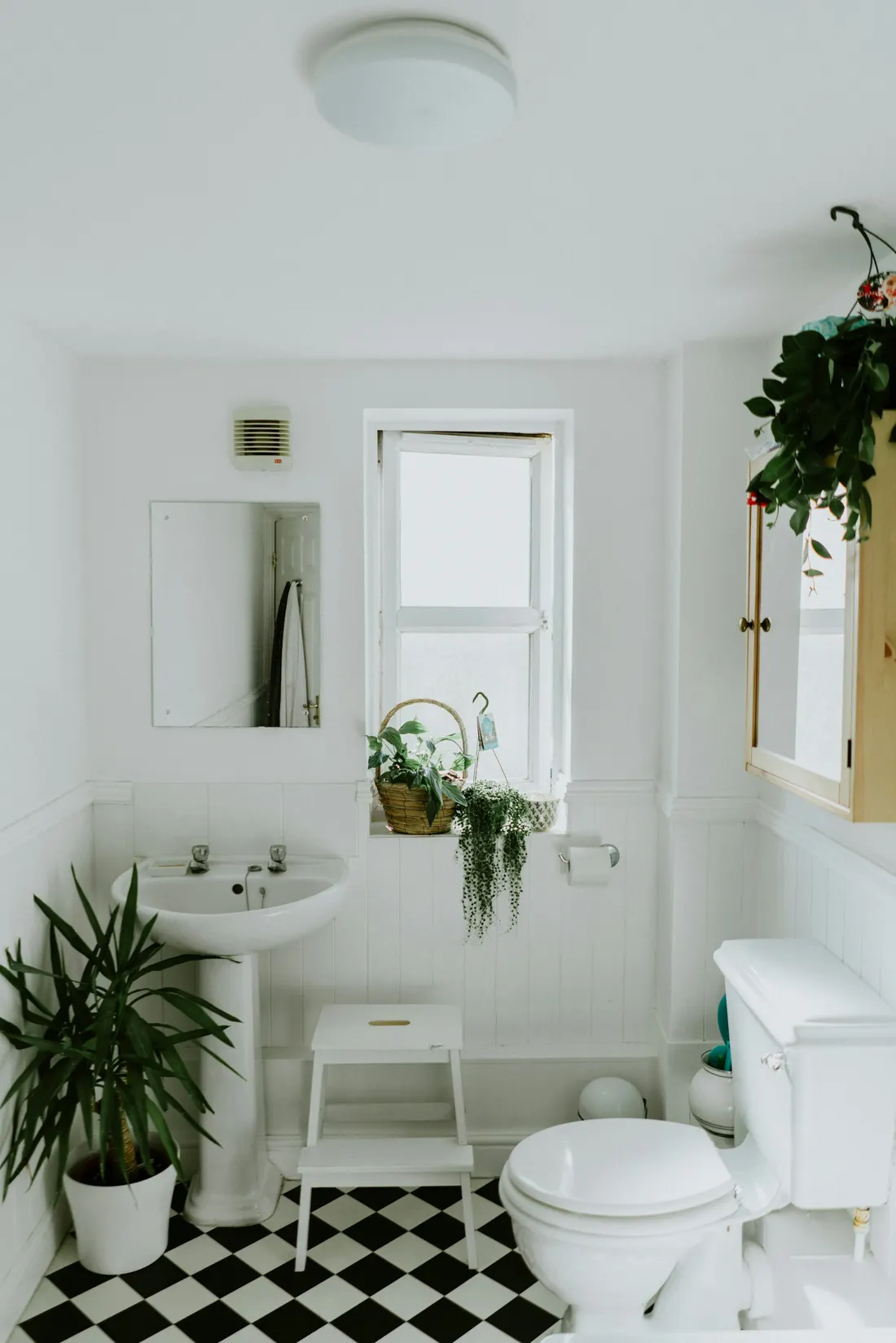 Badezimmer mit freistehender Badewanne